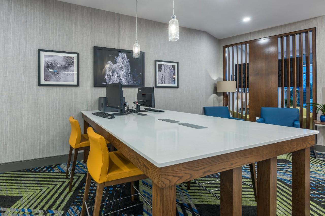 Holiday Inn Express & Suites Moncton By Ihg Eksteriør bilde